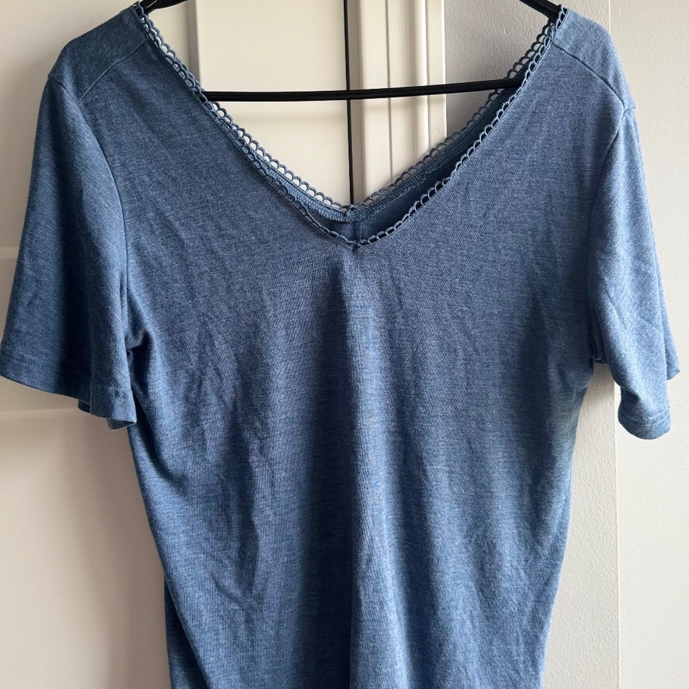 Blue button-back top